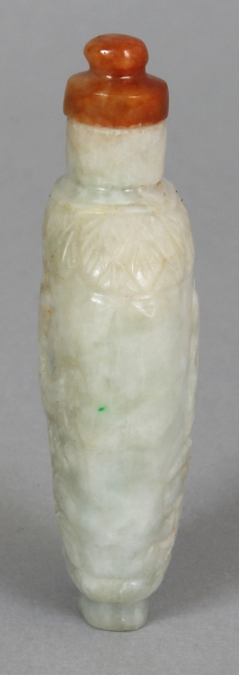 A 20TH CENTURY CHINESE JADE SNUFF BOTTLE, of pale celadon tone, carved to one side with a junk and - Image 4 of 6