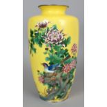 A LARGE EARLY 20TH CENTURY GOOD QUALITY JAPANESE ANDO STYLE YELLOW GROUND CLOISONNE VASE, with