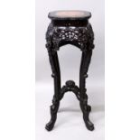 A GOOD QUALITY 19TH CENTURY CHINESE MARBLE TOP CARVED HARDWOOD STAND, with lobed top surface and