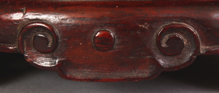 A 19TH CENTURY CHINESE OVAL CARVED HARDWOOD STAND, with ruyi form feet and ruyi carved frieze, 7.8in - Image 7 of 9