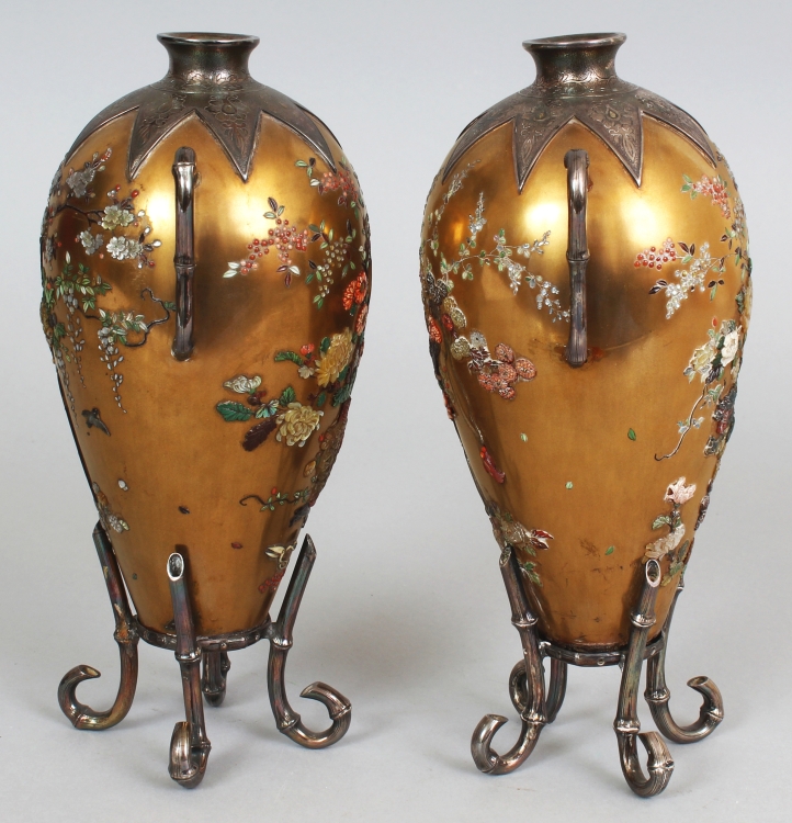 A GOOD PAIR OF JAPANESE MEIJI PERIOD SILVER MOUNTED SHIBAYAMA & GOLD LACQUER VASES, each supported - Image 2 of 10