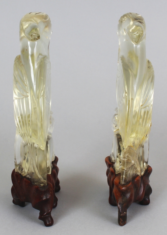 A MIRROR PAIR OF 20TH CENTURY CHINESE ROCK CRYSTAL STYLE MODELS OF A HAWK & A RABBIT, together - Image 2 of 6