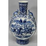 A GOOD LARGE 19TH CENTURY CHINESE BLUE & WHITE PORCELAIN MOON FLASK, painted with circular panels of