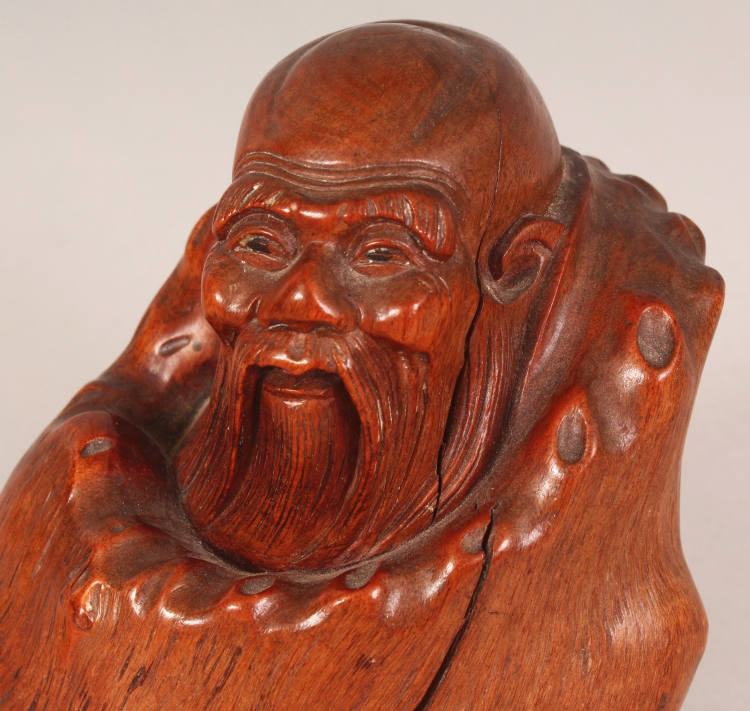 A GOOD QUALITY 19TH CARVED ROOTWOOD FIGURE OF A RECLINING SAGE, wrapped in a well grained cloak, 6. - Image 5 of 7