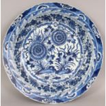 A GOOD CHINESE KANGXI PERIOD BLUE & WHITE PORCELAIN DISH, circa 1700, with a barbed edge rim,