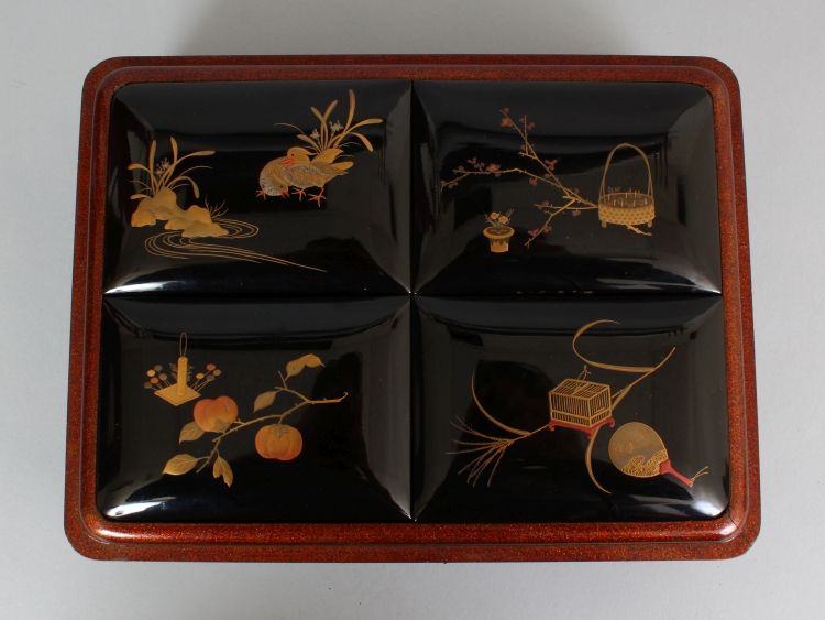 A GOOD QUALITY SIGNED JAPANESE MEIJI PERIOD LACQUERED WOOD BOX & COVER, with four interior fitted - Image 4 of 7