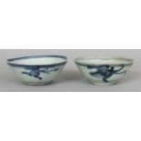 A PAIR OF 17TH/18TH CENTURY CHINESE BLUE & WHITE PROVINCIAL PORCELAIN BOWLS, each with stylised