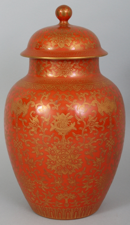 A GOOD QUALITY CHINESE CORAL GROUND PORCELAIN VASE & COVER, the sides decorated with formal - Image 4 of 10