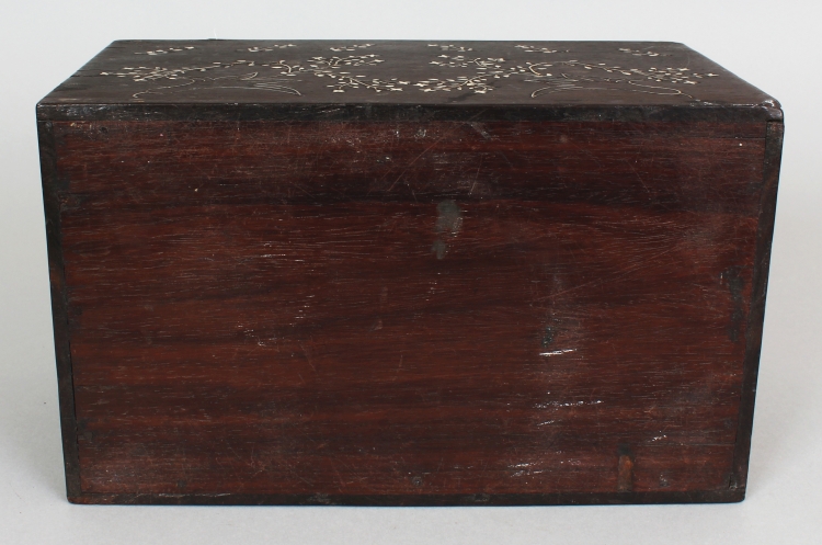 AN EASTERN BONE INLAID HEAVY HARDWOOD RECTANGULAR BOX, with sliding cover, decorated with meandering - Image 7 of 7