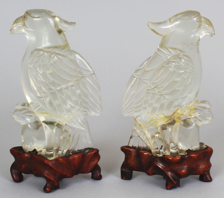 A MIRROR PAIR OF 20TH CENTURY CHINESE ROCK CRYSTAL STYLE MODELS OF A HAWK & A RABBIT, together - Image 3 of 6
