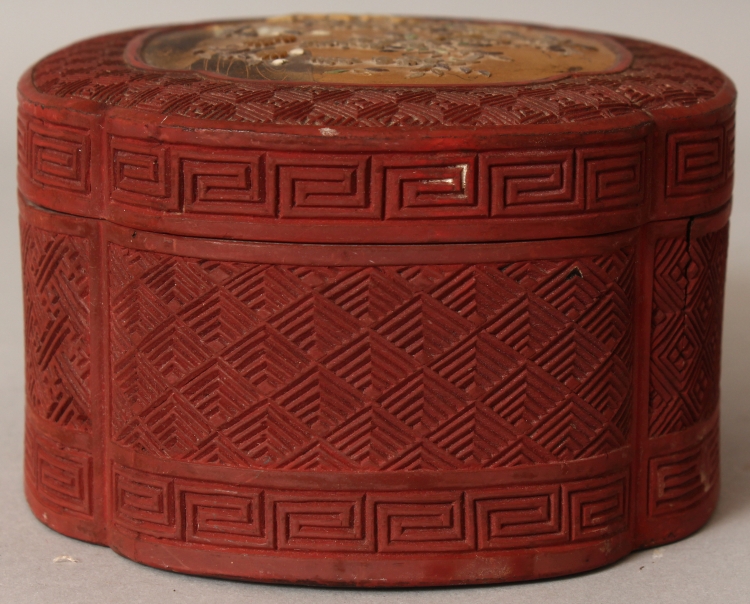A JAPANESE MEIJI PERIOD RED CINNABAR LACQUER, & SHIBAYAMA BOX & COVER, of quatrefoil section, the - Image 7 of 10