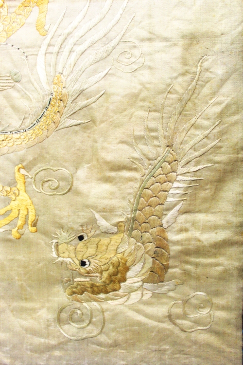 AN UNUSUAL 19TH/20TH CENTURY FRAMED CHINESE CREAM GROUND SILK EMBROIDERY, decorated in satin - Image 3 of 7