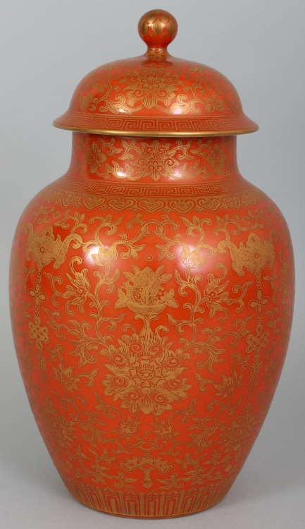 A GOOD QUALITY CHINESE CORAL GROUND PORCELAIN VASE & COVER, the sides decorated with formal