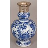 A SMALL CHINESE KANGXI PERIOD SILVER MOUNTED BLUE & WHITE PORCELAIN VASE, the sides painted with
