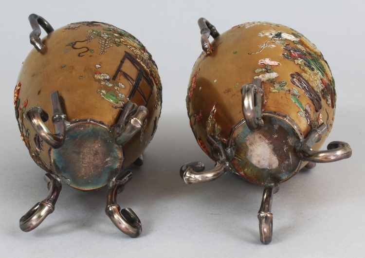 A GOOD PAIR OF JAPANESE MEIJI PERIOD SILVER MOUNTED SHIBAYAMA & GOLD LACQUER VASES, each supported - Image 8 of 10