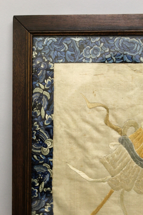 AN UNUSUAL 19TH/20TH CENTURY FRAMED CHINESE CREAM GROUND SILK EMBROIDERY, decorated in satin - Image 5 of 7