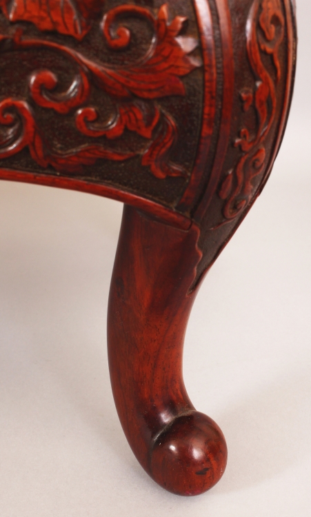 A FINE QUALITY 19TH CENTURY CHINESE RECTANGULAR CARVED HARDWOOD LOW STAND OR TABLE, the frieze - Image 8 of 10