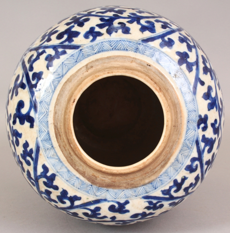 A 19TH CENTURY CHINESE BLUE & WHITE CRACKLEGLAZE PORCELAIN JAR & COVER, painted with an overall - Image 8 of 10