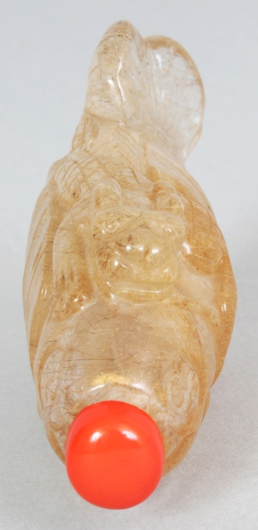 A 19TH/20TH CENTURY CHINESE HAIR ROCK CRYSTAL SNUFF BOTTLE & STOPPER, carved in the form of a - Image 2 of 6