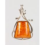 A SILVER AND AMBER PENDANT.