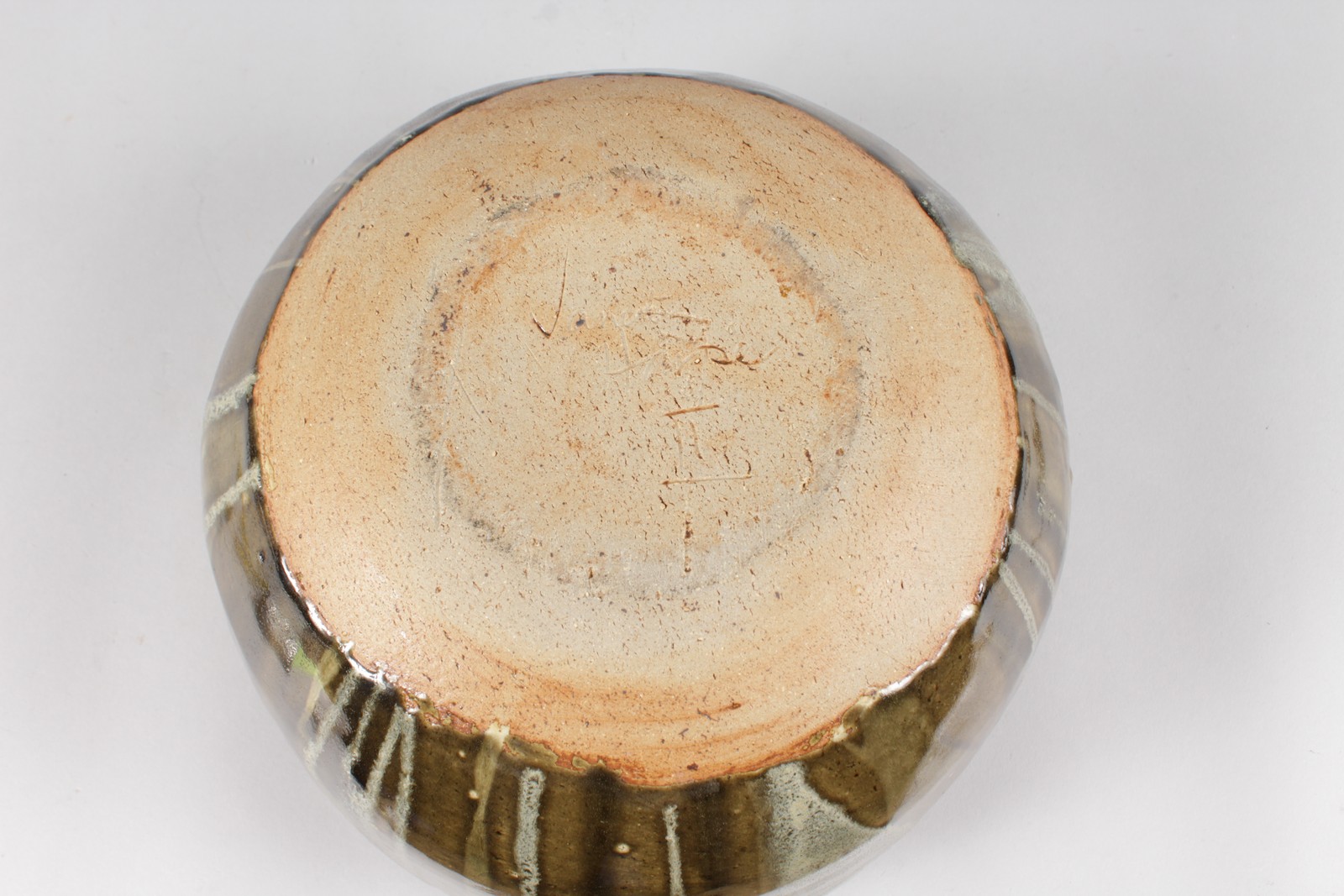 A LARGE STONEWARE POTTERY BOWL. Incised signature JANET HARPER. 7ins high, 12ins diameter. - Image 6 of 9