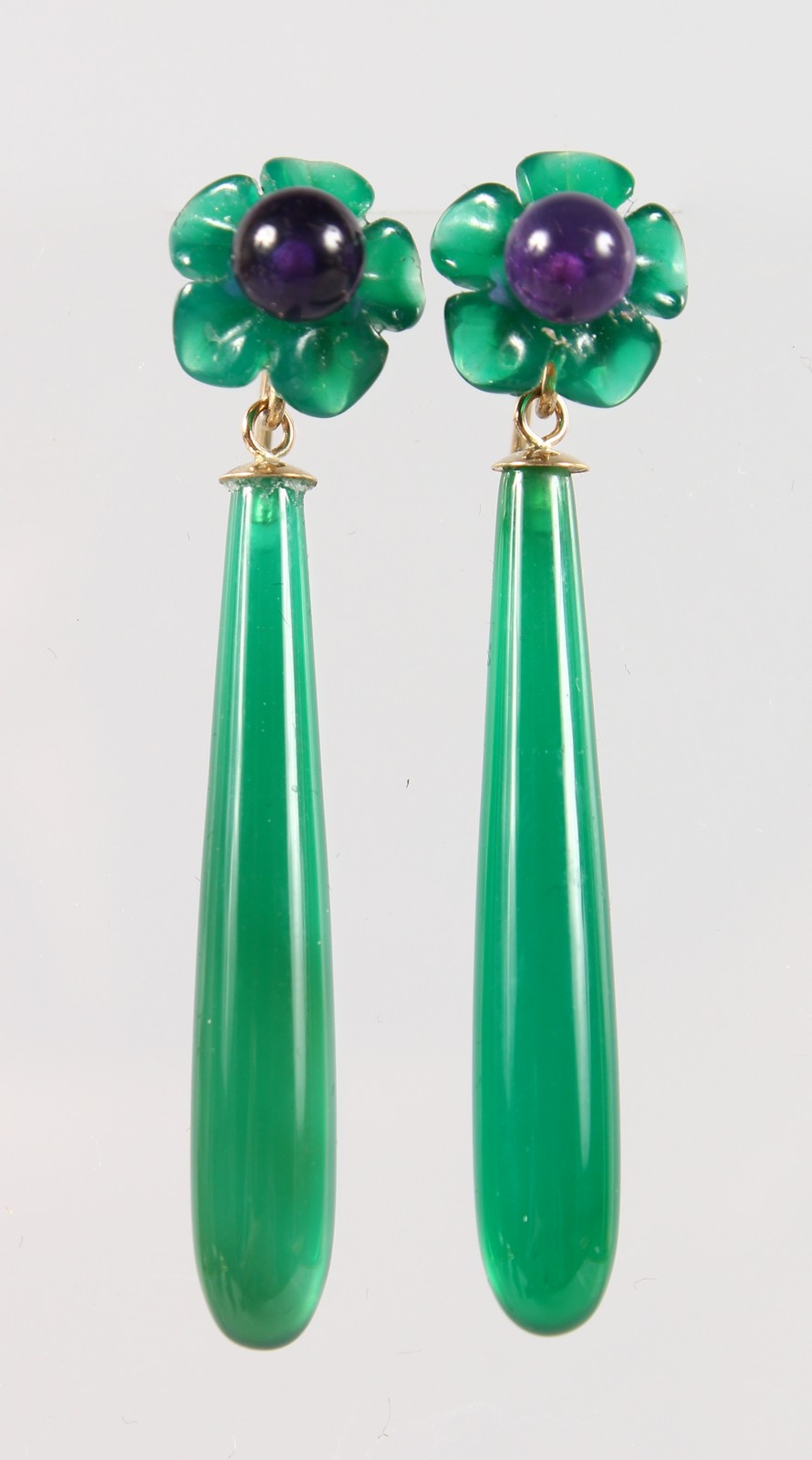 A PAIR OF 9CT GOLD, JADE AND AMETHYST DROP EARRINGS.
