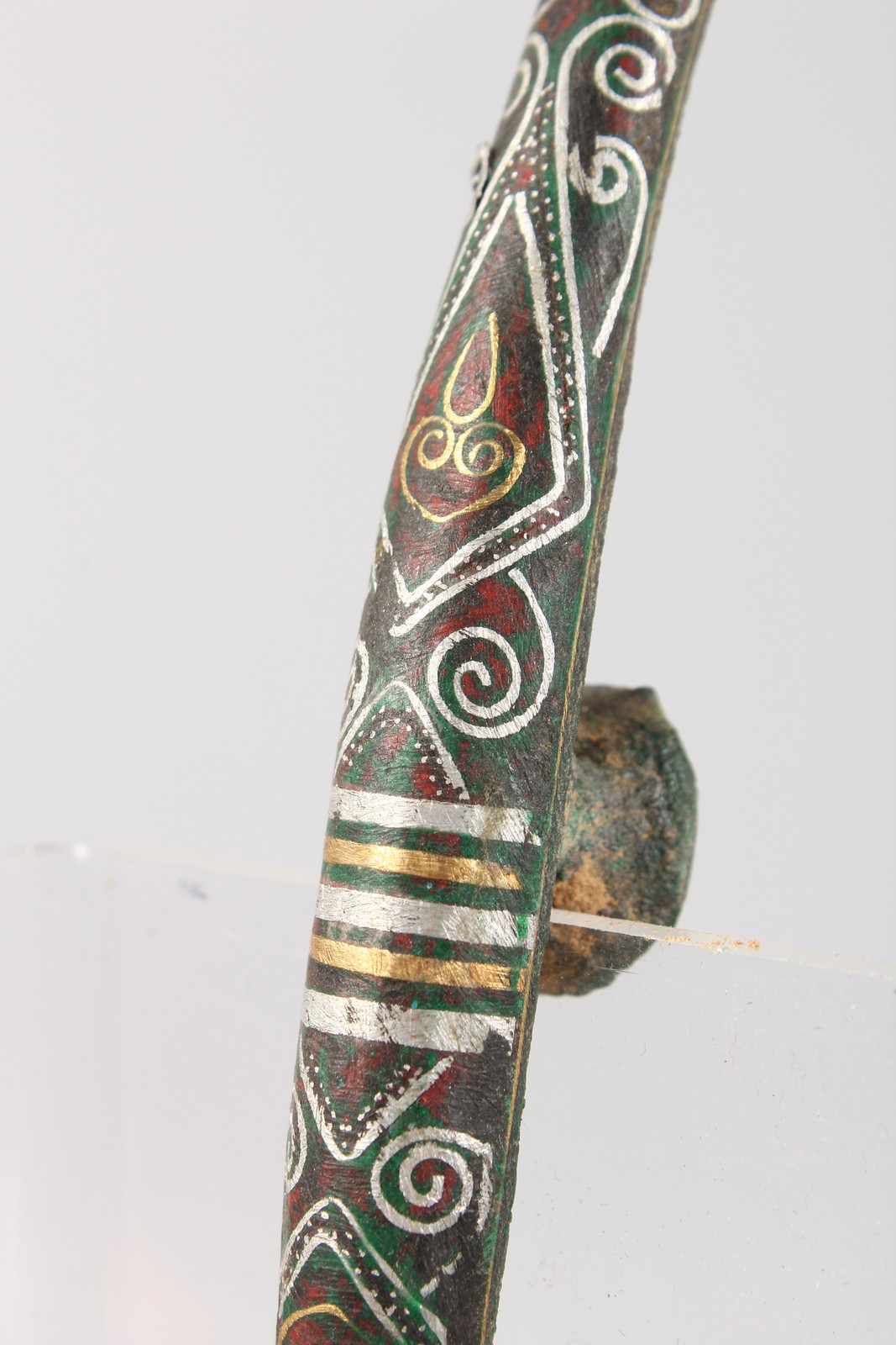 A CHINESE INLAID BRONZE BELT HOOK. 7.5ins long. - Image 3 of 4