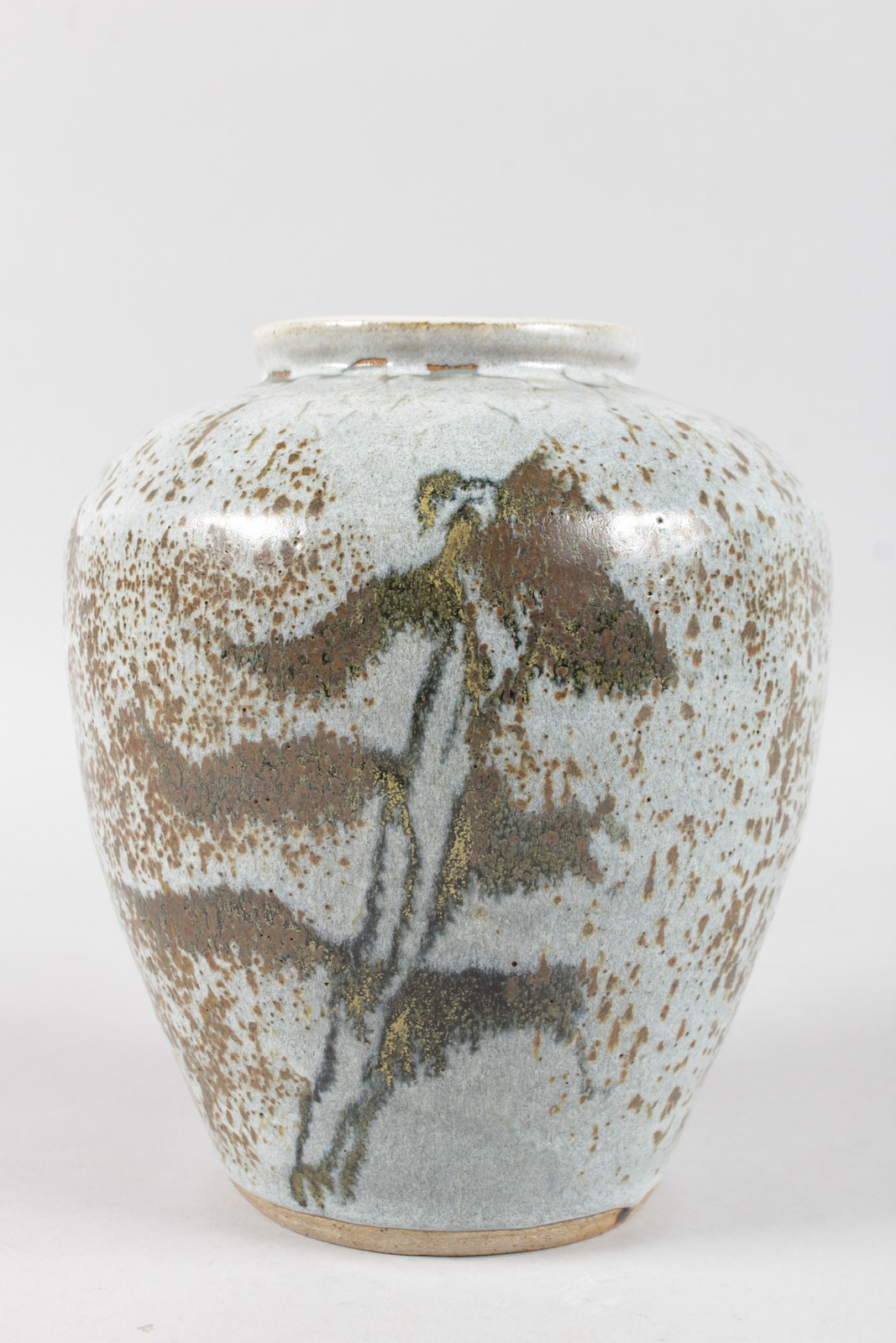 A SPECKLED STONEWARE STUDIO POTTERY VASE by DAVID E. ELLIS, CIRCA. 1955, stamped DE entwined and - Image 3 of 7