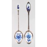 TWO DUTCH SILVER AND BLUE & WHITE PORCELAIN SPOONS.