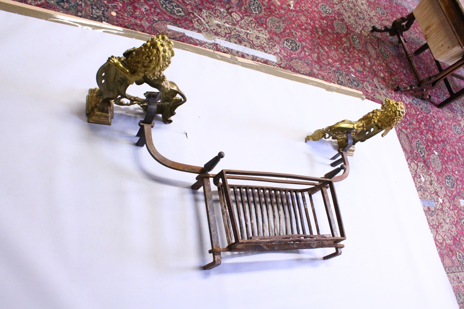 A SUPERB LARGE PAIR OF 18TH-19TH CENTURY FRENCH GILT BRONZE CHENETS of large imposing lions, along - Image 5 of 5