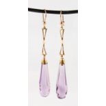 A PAIR OF GOLD AND AMETHYST DROP EARRINGS.