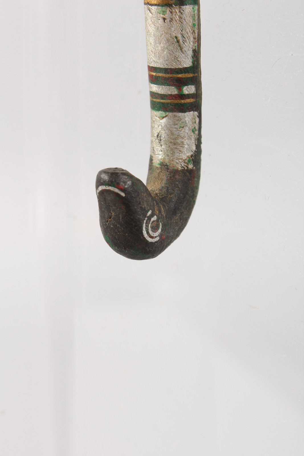 A CHINESE INLAID BRONZE BELT HOOK. 7.5ins long. - Image 2 of 4
