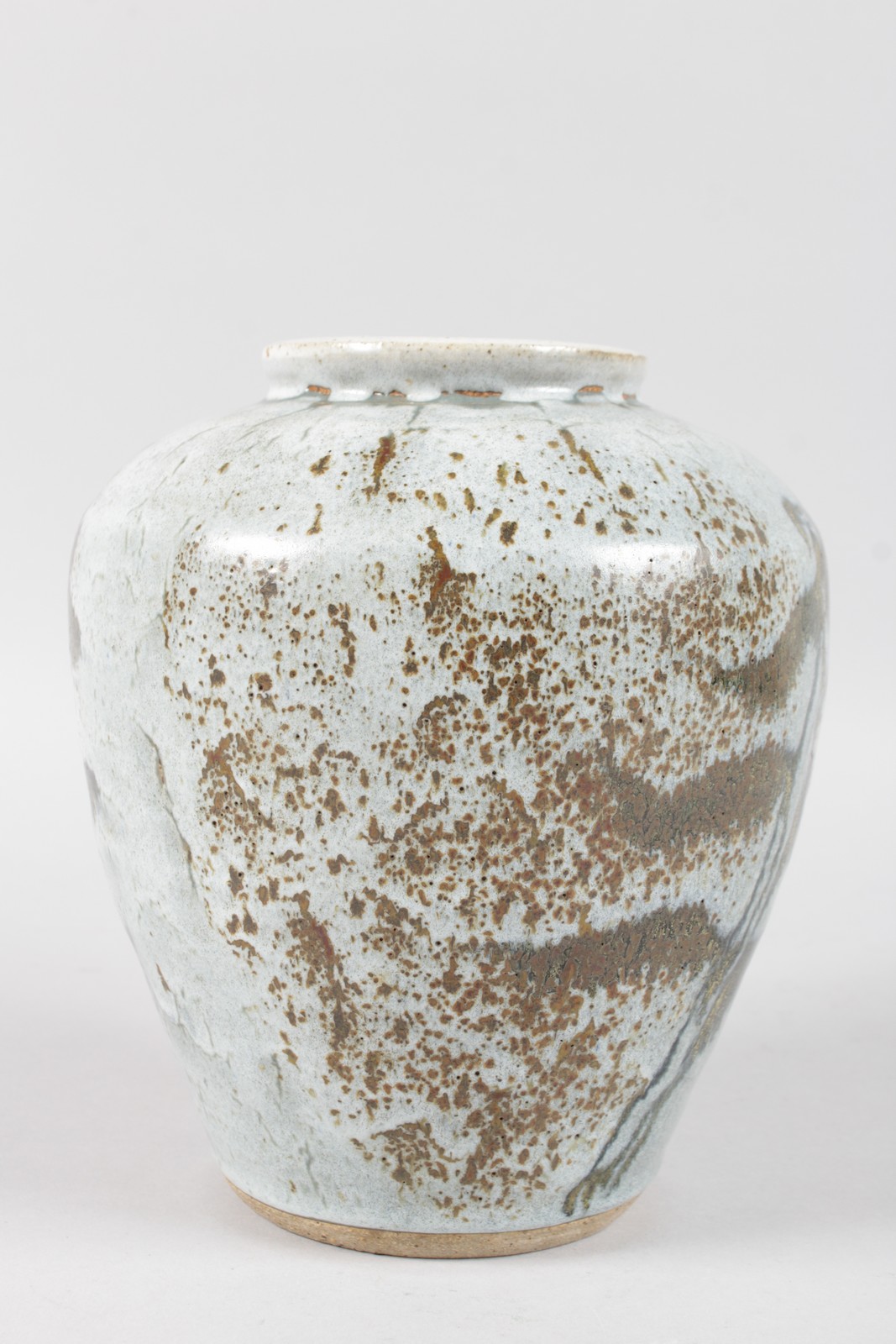 A SPECKLED STONEWARE STUDIO POTTERY VASE by DAVID E. ELLIS, CIRCA. 1955, stamped DE entwined and - Image 2 of 7