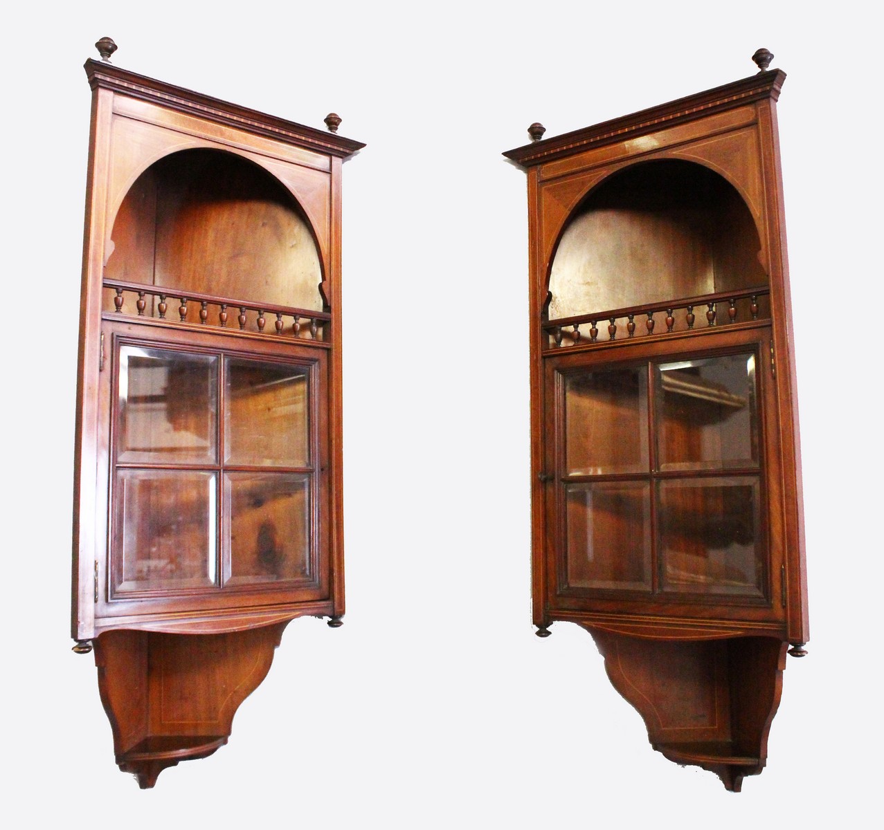 A GOOD PAIR OF EDWARDIAN MAHOGANY INLAID CORNER CABINETS with open shelves above a glazed door