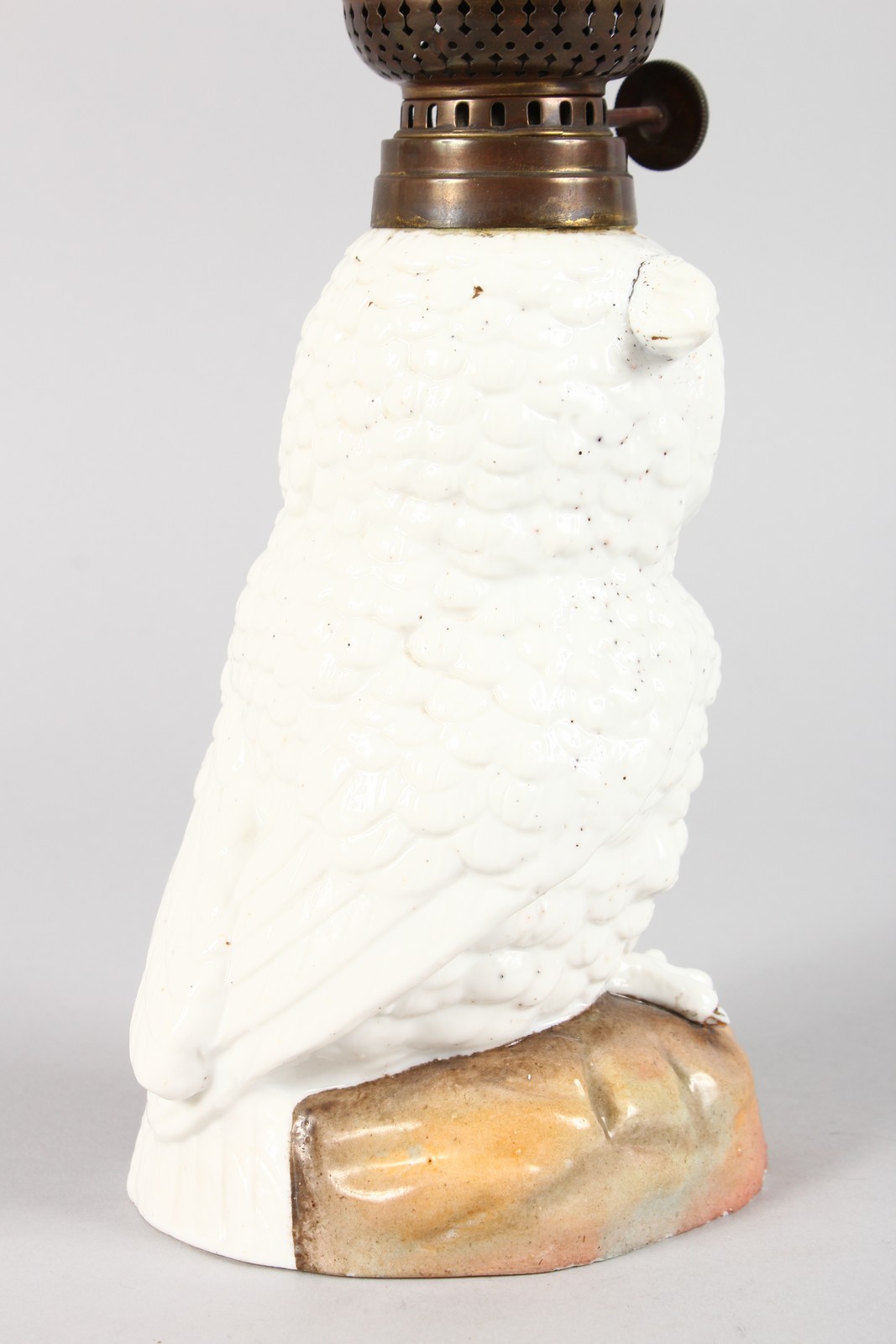 A CONTINENTAL WHITE PORCELAIN OWL LAMP BASE with glass eyes, complete with white shade. Owl 6.5ins - Image 3 of 4