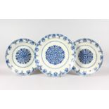 A RARE SET OF THREE DELFT BLUE AND WHITE CIRCULAR CHARGERS, 13.5ins (2) and 15.5ins diameter, all