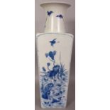 A LARGE GOOD QUALITY CHINESE SQUARE SECTION BLUE & WHITE PORCELAIN VASE, the sides decorated with