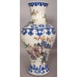 A CHINESE UNDERGLAZE-BLUE & FAMILLE ROSE PORCELAIN VASE, the sides of the baluster form body