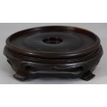 A GOOD QUALITY 19TH CENTURY CHINESE CARVED HARDWOOD VASE STAND, with a pierced frieze, 6.8in wide,