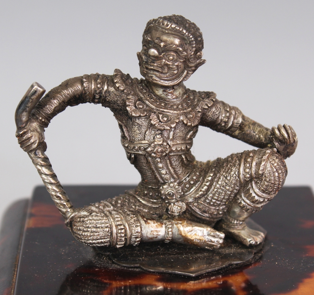 A SMALL GOOD QUALITY 19TH/20TH CENTURY THAI SILVER-METAL FIGURE OF A SEATED DEMON GUARDIAN, - Image 5 of 7