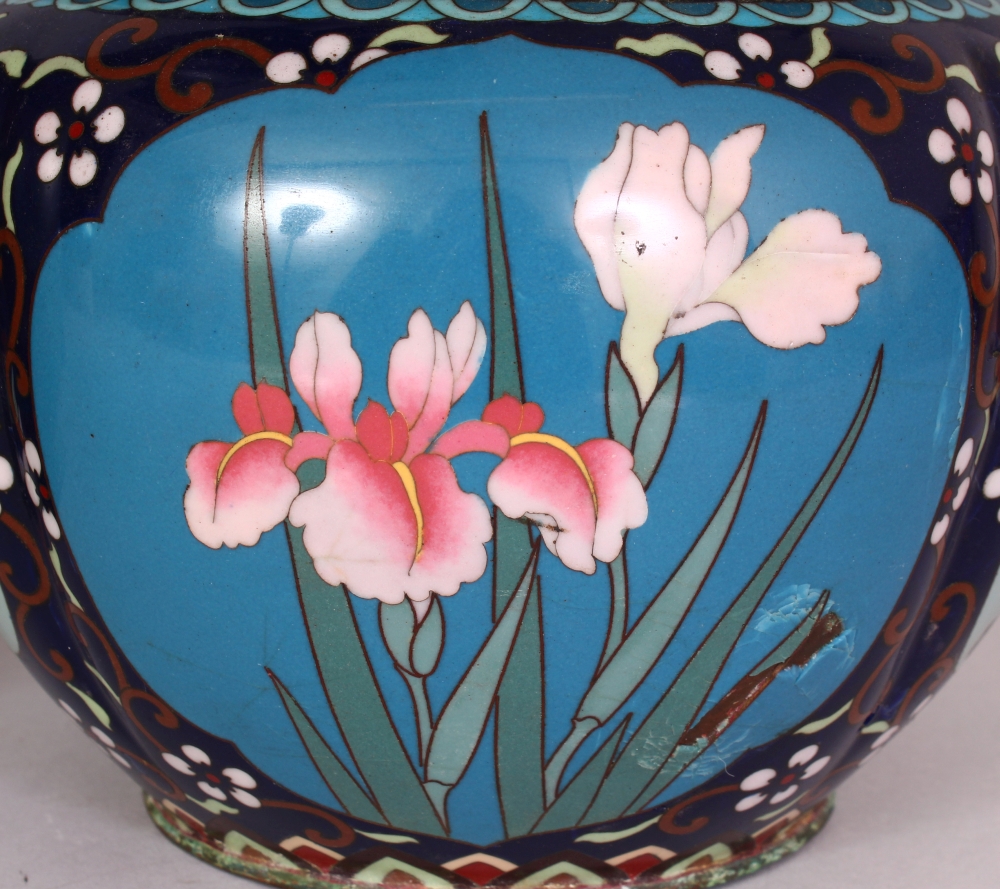 A LARGE JAPANESE MEIJI PERIOD CLOISONNE VASE, decorated with two barbed quatrefoil panels of - Image 7 of 9