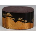 AN UNUSUAL SMALL GOOD QUALITY JAPANESE MEIJI PERIOD LACQUERED WOOD STAND, the sides decorated in