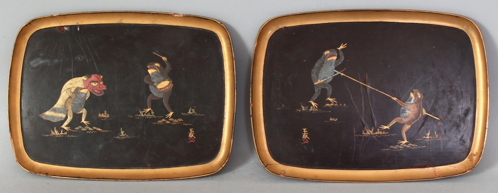 A PAIR OF SIGNED JAPANESE MEIJI PERIOD LACQUER DISHES, one decorated with two battling frogs, the