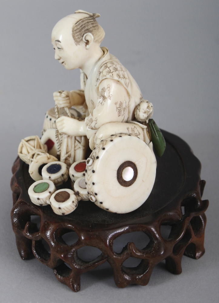 A GOOD SIGNED JAPANESE MEIJI PERIOD INLAID IVORY OKIMONO OF A DRUM SELLER, together with a fixed - Image 4 of 8