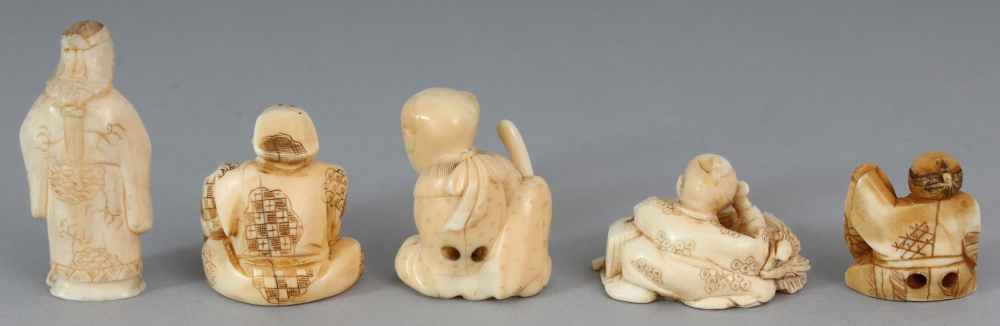 A GROUP OF EARLY 20TH CENTURY JAPANESE IVORY & MARINE IVORY NETSUKE & OKIMONO, four signed, the - Image 3 of 10