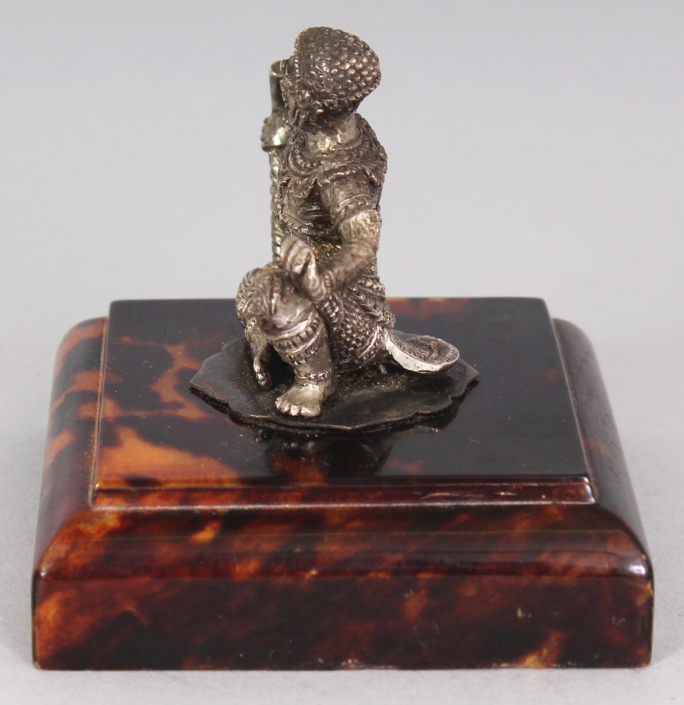 A SMALL GOOD QUALITY 19TH/20TH CENTURY THAI SILVER-METAL FIGURE OF A SEATED DEMON GUARDIAN, - Image 4 of 7