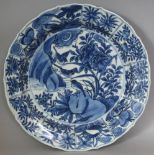 A 16TH/17TH CENTURY CHINESE WANLI PERIOD BLUE & WHITE PORCELAIN PLATE, circa 1600, painted in a good