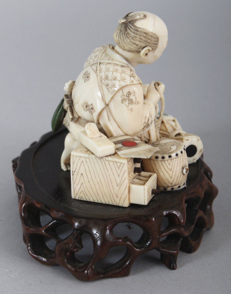 A GOOD SIGNED JAPANESE MEIJI PERIOD INLAID IVORY OKIMONO OF A DRUM SELLER, together with a fixed - Image 2 of 8