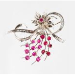 A LOVELY WHITE GOLD, RUBY AND DIAMOND BROOCH.
