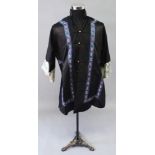 A GOOD QUALITY EARLY 20TH CENTURY CHINESE BLACK GROUND LADIES LONG SILK JACKET, with floral